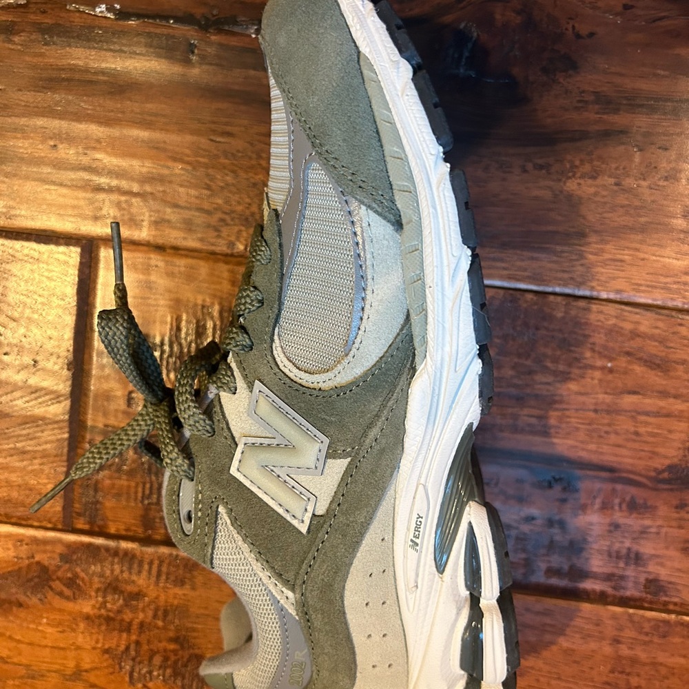 Women’s New Balance 2002R Sneakers - Picture 12 of 13